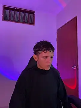 Snapshot of tylernova chatting on November 7, 2025, 3:44 am tylernova online show from November 7, 2025, 3:44 am