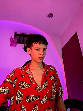 Snapshot of tylernova chatting on November 1, 2025, 3:57 am tylernova online show from November 1, 2025, 3:57 am