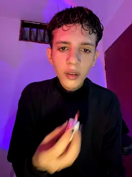 Snapshot of tylernova chatting on November 4, 2025, 4:05 am tylernova online show from November 4, 2025, 4:05 am