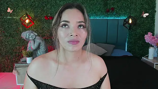 Kiaraa88 online show from July 16, 2026, 8:39 pm