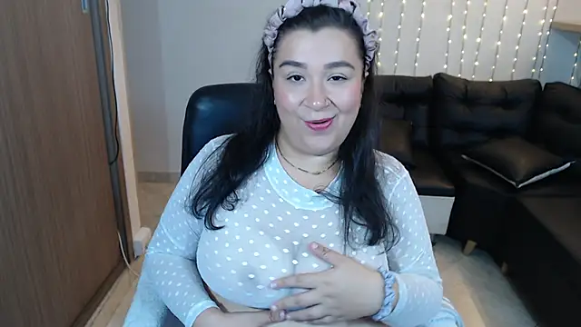 bella sweet 01 online show from October 10, 2025, 12:06 pm