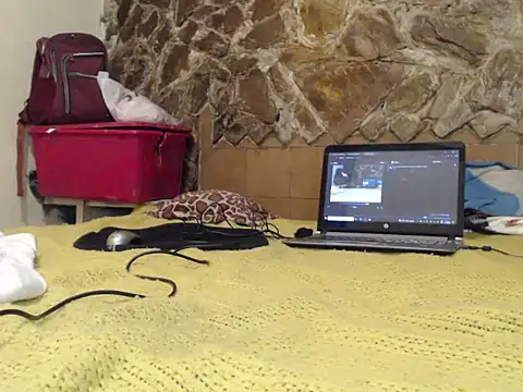Snapshot of Gabby-Kinky chatting on October 15, 2025, 11:13 pm Gabby-Kinky online show from October 15, 2025, 11:13 pm