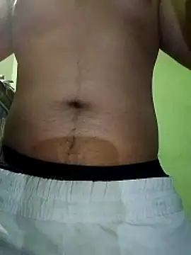 MoonQxX online show from February 3, 2026, 2:22 pm