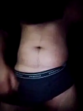 MoonQxX online show from December 5, 2025, 3:54 pm