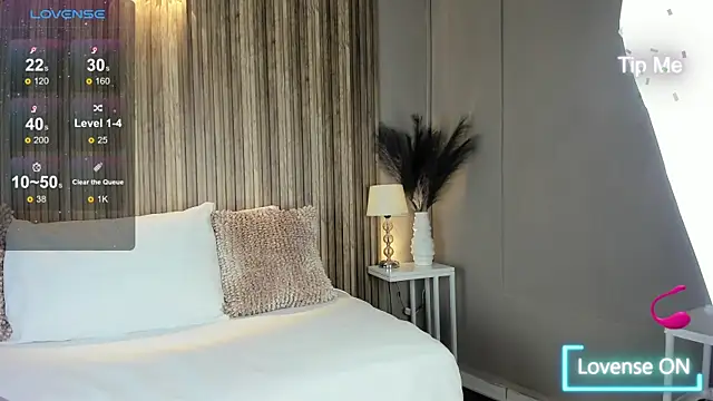 VanneCamiel online show from November 18, 2025, 11:35 am