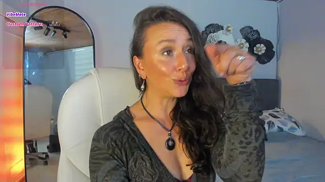 Snapshot of indigo_wild_ chatting on November 8, 2025, 11:19 pm indigo wild online show from November 8, 2025, 11:19 pm