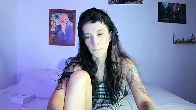 Snapshot of Adeline444 chatting on November 6, 2025, 12:25 am Adeline444 online show from November 6, 2025, 12:25 am