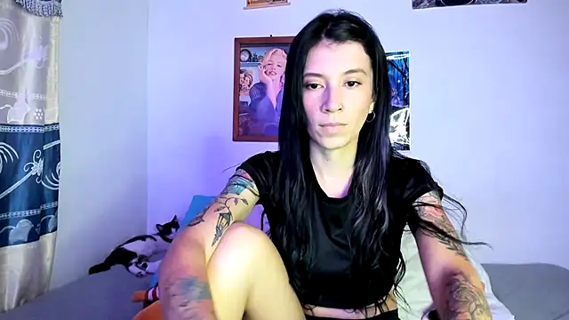 Snapshot of Adeline444 chatting on October 19, 2025, 2:47 am Adeline444 online show from October 19, 2025, 2:47 am