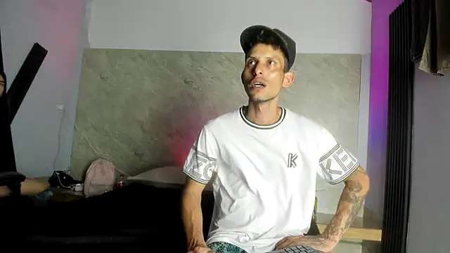 BenedettoMr69 online show from October 28, 2025, 4:24 am