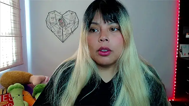 EllieMoonX online show from December 17, 2025, 5:29 pm