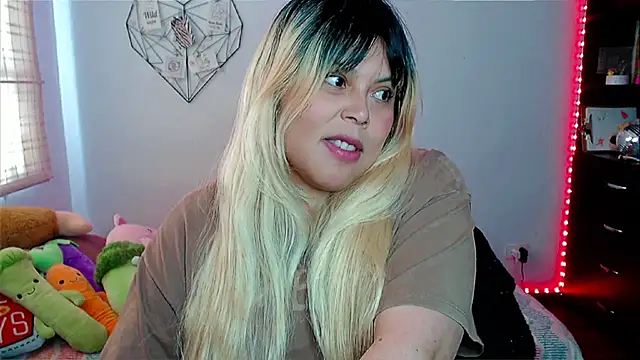 Snapshot of EllieMoonX chatting on November 13, 2025, 4:00 pm EllieMoonX online show from November 13, 2025, 4:00 pm