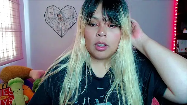 EllieMoonX online show from December 15, 2025, 9:42 pm