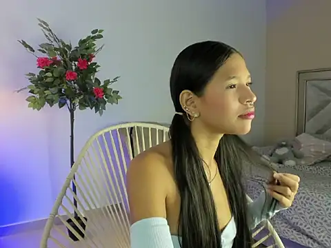 christine  khant online show from October 16, 2025, 3:37 am