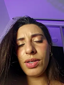 Meganthomson online show from April 29, 2026, 12:48 am
