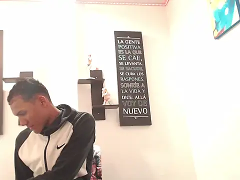 ADRIEL  VEGA online show from October 17, 2025, 6:32 pm