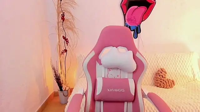 Snapshot of EmmaMyers1 chatting on October 25, 2025, 11:27 pm EmmaMyers1 online show from October 25, 2025, 11:27 pm