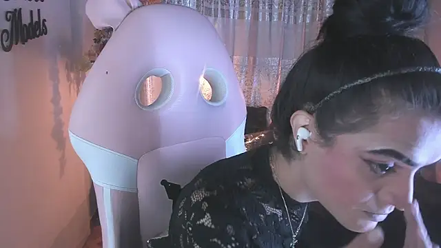 ZAMMIRA online show from November 25, 2025, 4:24 am