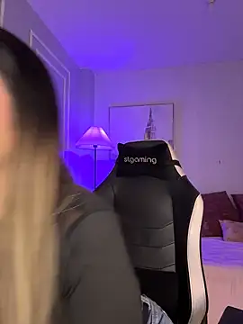 HoneyMollyX online show from April 12, 2026, 2:20 pm