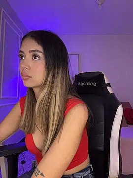 HoneyMollyX online show from April 13, 2026, 1:04 pm