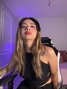 Snapshot of HoneyMollyX chatting on January 7, 2026, 1:05 pm HoneyMollyX online show from January 7, 2026, 1:05 pm