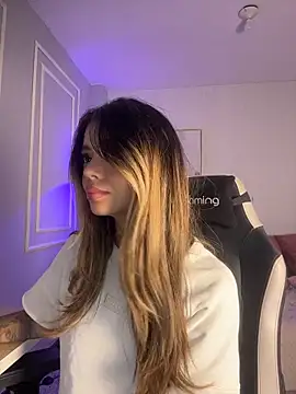 Snapshot of HoneyMollyX chatting on February 3, 2026, 1:05 pm HoneyMollyX online show from February 3, 2026, 1:05 pm