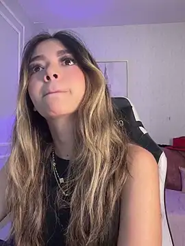 Snapshot of HoneyMollyX chatting on December 21, 2025, 1:02 pm HoneyMollyX online show from December 21, 2025, 1:02 pm