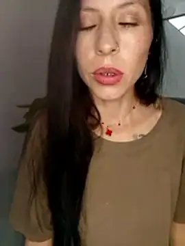 Snapshot of you_yuyuu chatting on November 5, 2025, 9:07 pm you yuyuu online show from November 5, 2025, 9:07 pm