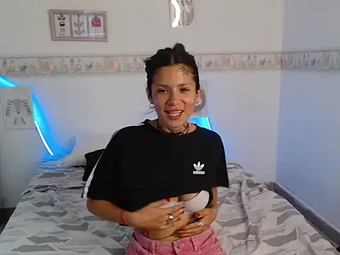 sharonnatasha online show from October 15, 2025, 8:06 pm