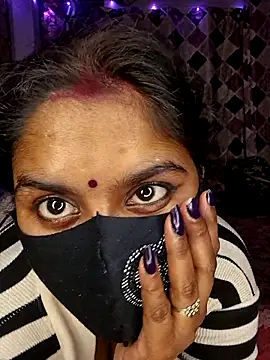 Snapshot of Sweet-Maddlina chatting on December 22, 2025, 11:43 am Sweet-Maddlina online show from December 22, 2025, 11:43 am