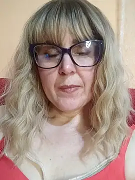 Snapshot of Amelialove42 chatting on May 9, 2026, 4:32 pm Amelialove42 online show from May 9, 2026, 4:32 pm
