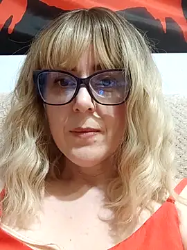 Amelialove42 online show from April 4, 2026, 7:53 pm