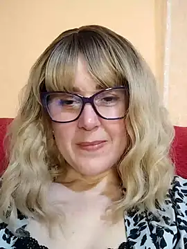 Snapshot of Amelialove42 chatting on May 12, 2026, 5:30 pm Amelialove42 online show from May 12, 2026, 5:30 pm
