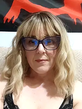 Amelialove42 online show from April 19, 2026, 6:43 pm