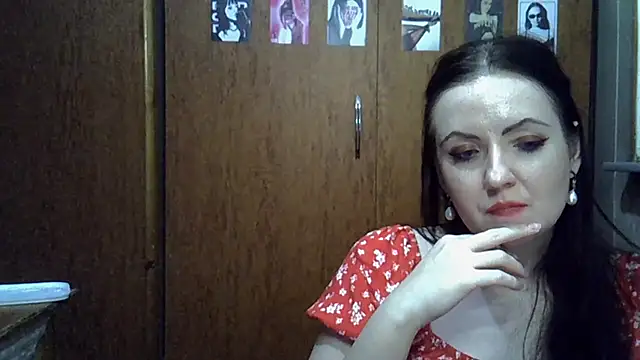 Snapshot of Kalorinn chatting on July 14, 2026, 7:53 pm Kalorinn online show from July 14, 2026, 7:53 pm