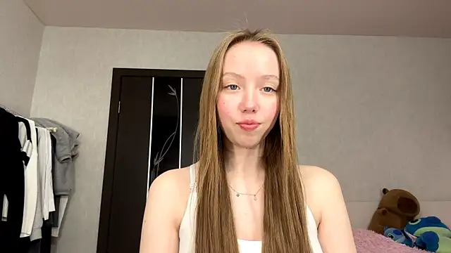 AntoniaMoravick online show from November 13, 2025, 4:44 pm