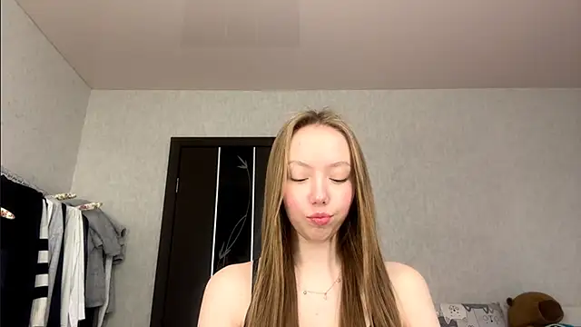 AntoniaMoravick online show from November 9, 2025, 7:12 am