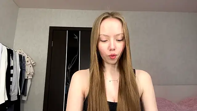 AntoniaMoravick online show from November 30, 2025, 11:11 am