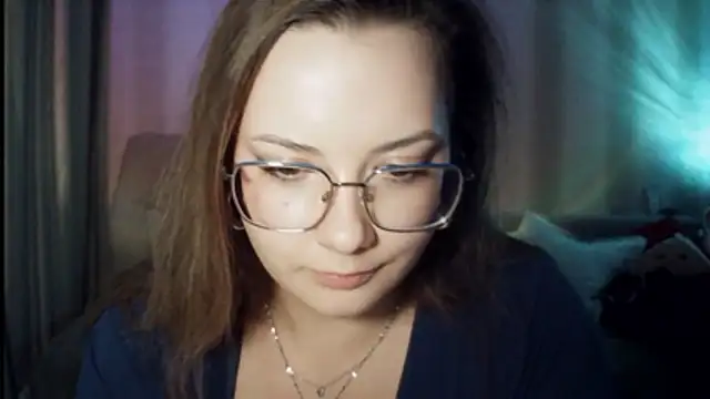 MoodieMira online show from April 24, 2026, 10:45 pm