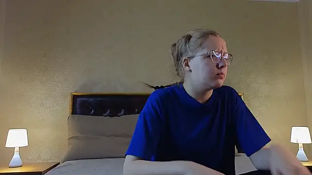 Snapshot of AlinaAldrete chatting on October 17, 2025, 4:27 am AlinaAldrete online show from October 17, 2025, 4:27 am