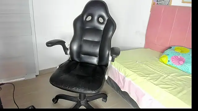 Dakota evans18 online show from November 17, 2025, 2:54 pm