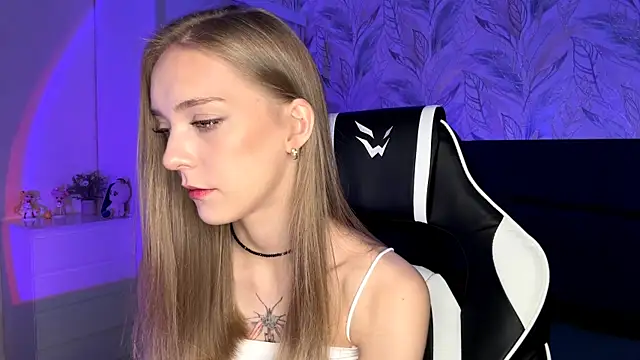 EvaPeace online show from November 2, 2025, 4:23 pm