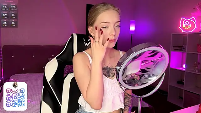 Snapshot of EvaPeace chatting on February 17, 2026, 8:17 pm EvaPeace online show from February 17, 2026, 8:17 pm