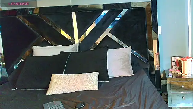 Adara Ferrara online show from May 20, 2026, 2:41 am