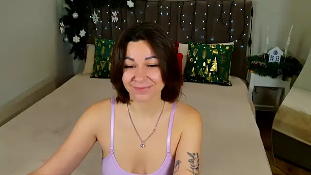 EdenSolis online show from December 22, 2025, 9:09 am