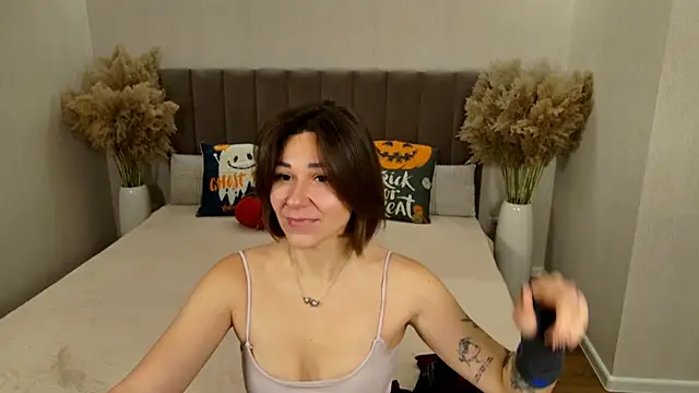 Snapshot of EdenSolis chatting on October 30, 2025, 6:23 am EdenSolis online show from October 30, 2025, 6:23 am