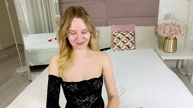 Snapshot of IndieMoon chatting on January 13, 2026, 7:07 pm IndieMoon online show from January 13, 2026, 7:07 pm