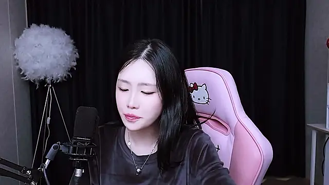 Snapshot of MISA_02 chatting on November 3, 2025, 12:42 pm MISA 02 online show from November 3, 2025, 12:42 pm