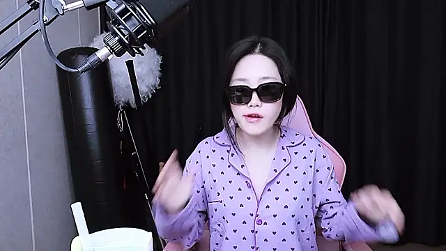 Snapshot of MISA_02 chatting on November 19, 2025, 2:39 pm MISA 02 online show from November 19, 2025, 2:39 pm