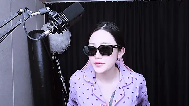 Snapshot of MISA_02 chatting on November 17, 2025, 2:10 pm MISA 02 online show from November 17, 2025, 2:10 pm