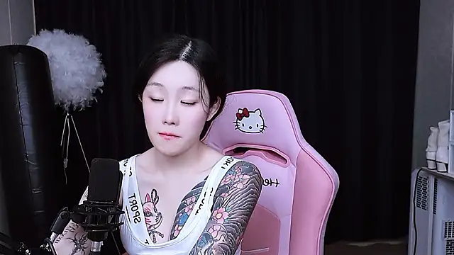 Snapshot of MISA_02 chatting on October 30, 2025, 12:03 pm MISA 02 online show from October 30, 2025, 12:03 pm